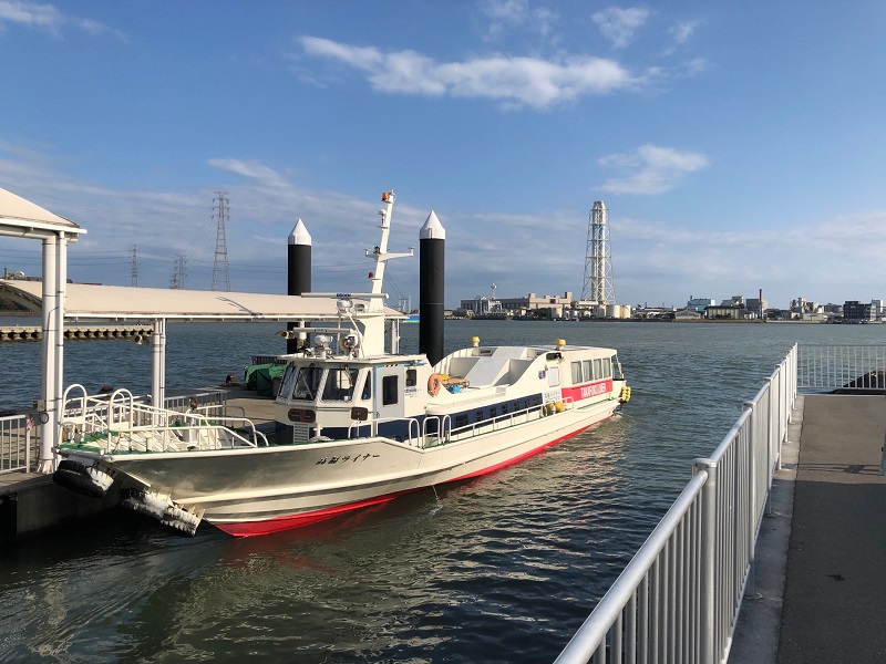家島行のフェリー