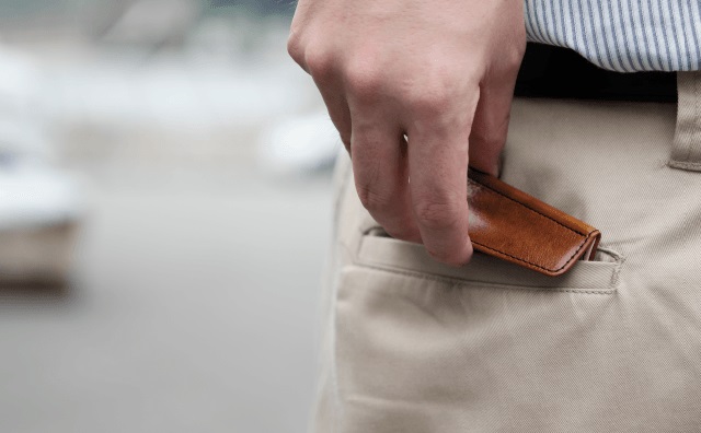 ポケットにすっぽり入る小さな財布