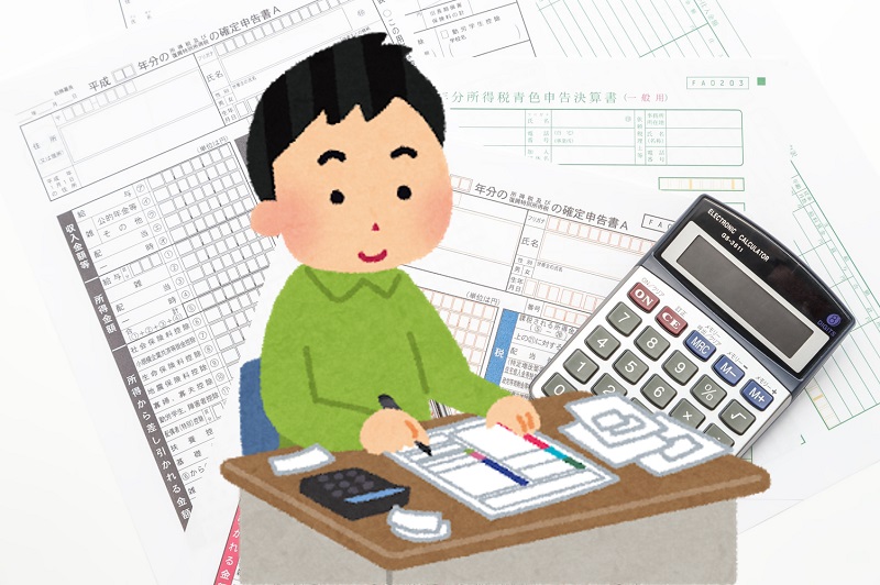 帳簿の記帳・税の申告をする男性