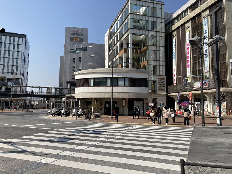 姫路駅北口の交番と横断歩道