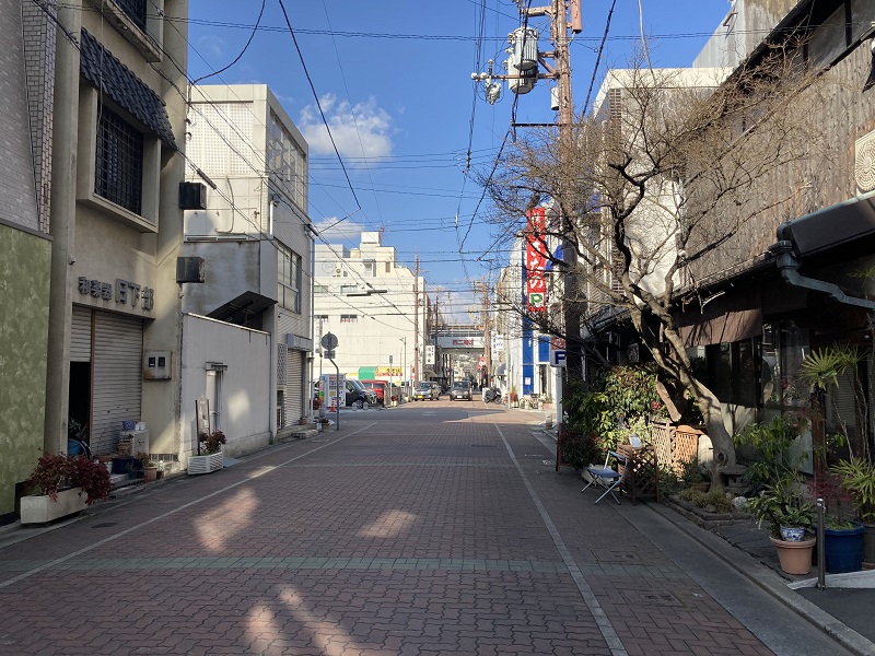 夜にぎわう大人の遊び場