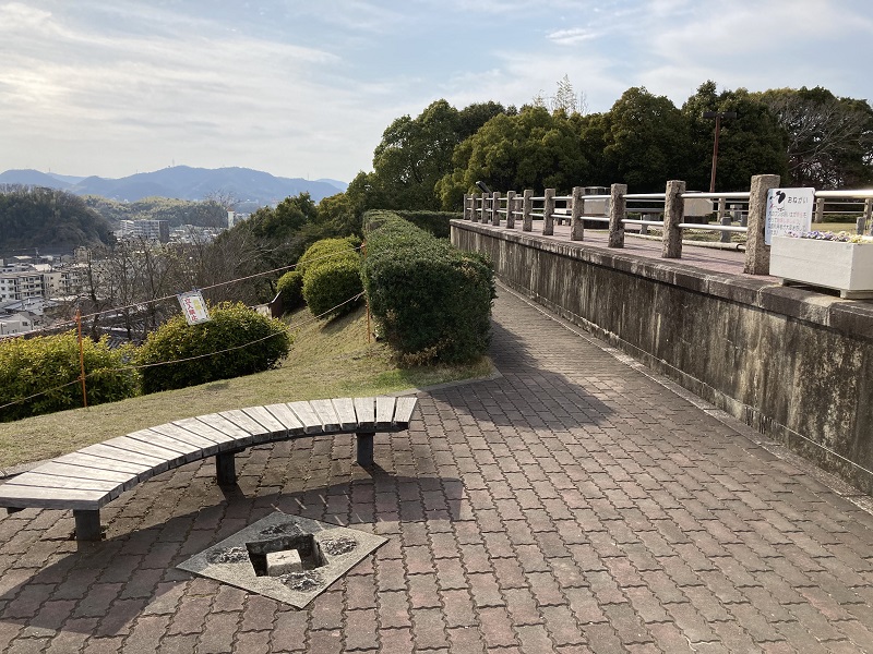 男山配水池公園のベンチ