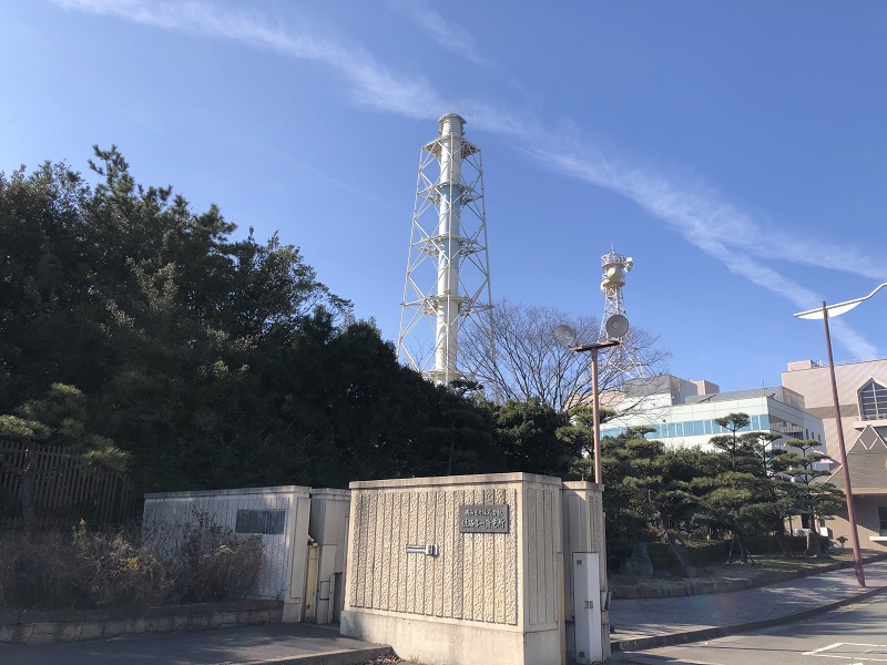 関西電力姫路第一発電所の入口から見た煙突