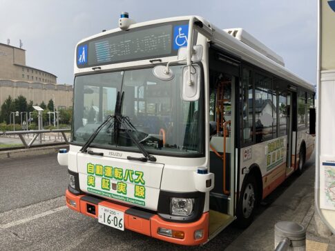 自動運転バス