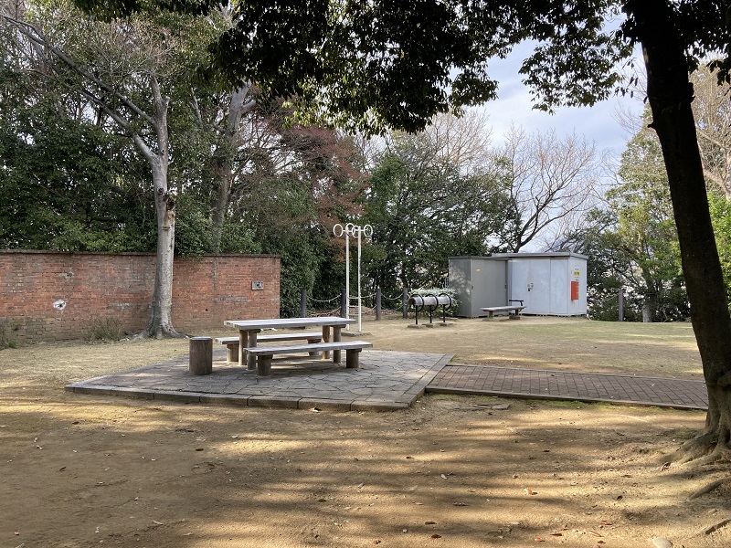 男山配水池公園のベンチ