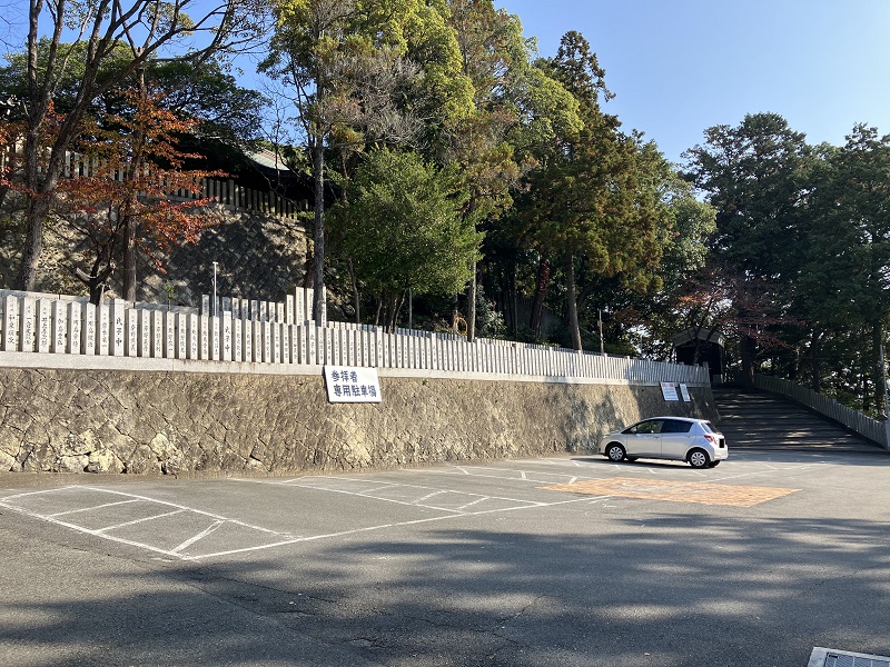 高岳神社の駐車場